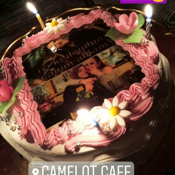 Foto diambil di Camelot Cafe &amp; Restaurant oleh Derya T. pada 3/5/2019