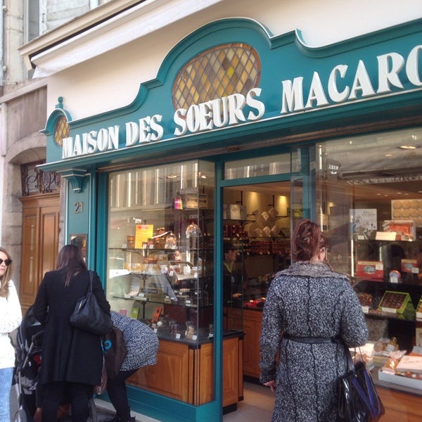 Foto scattata a Maison des Soeurs Macarons da なお il 3/8/2014
