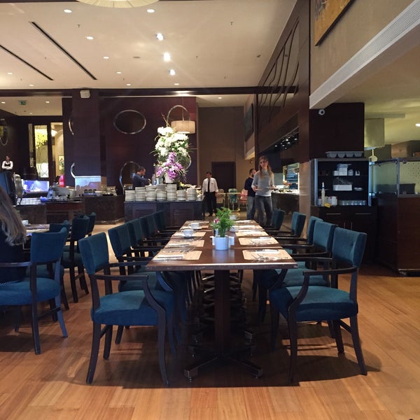 รูปภาพถ่ายที่ Alesta Main Restaurant โดย Funda เมื่อ 3/10/2017