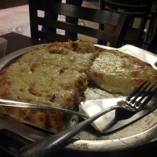 3/20/2013 tarihinde Erly Willian C.ziyaretçi tarafından Fabbrica Di Pizza'de çekilen fotoğraf