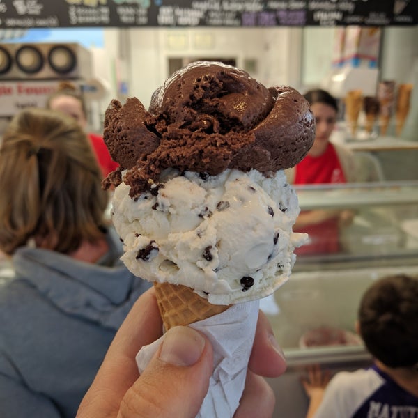 6/22/2018 tarihinde Kazem E.ziyaretçi tarafından Magic Fountain Ice Cream'de çekilen fotoğraf