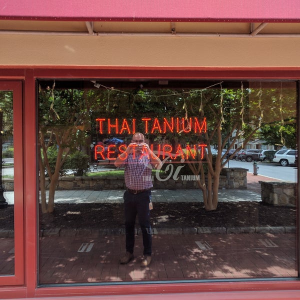6/23/2017에 Kazem E.님이 Thai Tanium Restaurant에서 찍은 사진