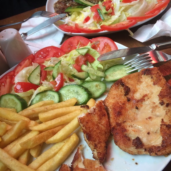 รูปภาพถ่ายที่ İstanbull Café &amp; Fal &amp; Restaurant โดย Selda O. เมื่อ 3/19/2016