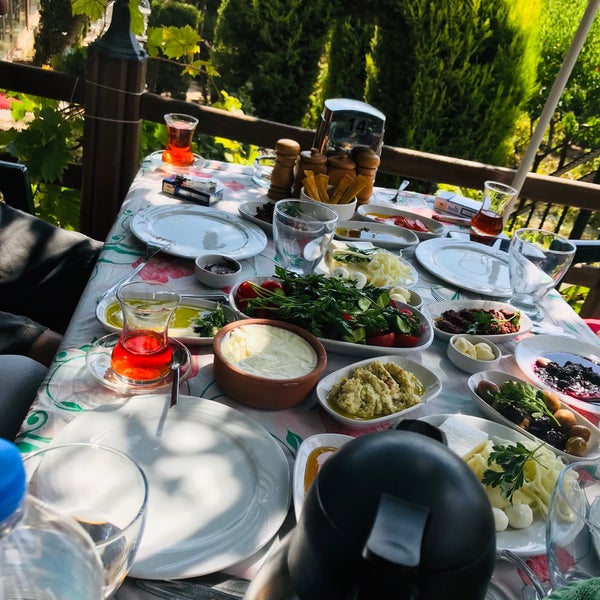 Photo taken at Dağmaran Kahvaltı Evi by Amber on 9/16/2019