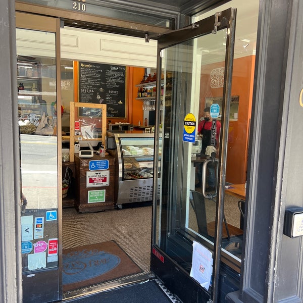 6/25/2022 tarihinde Erin L.ziyaretçi tarafından Brioche Bakery &amp; Cafe'de çekilen fotoğraf