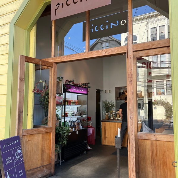 12/24/2022 tarihinde Erin L.ziyaretçi tarafından Piccino Cafe'de çekilen fotoğraf