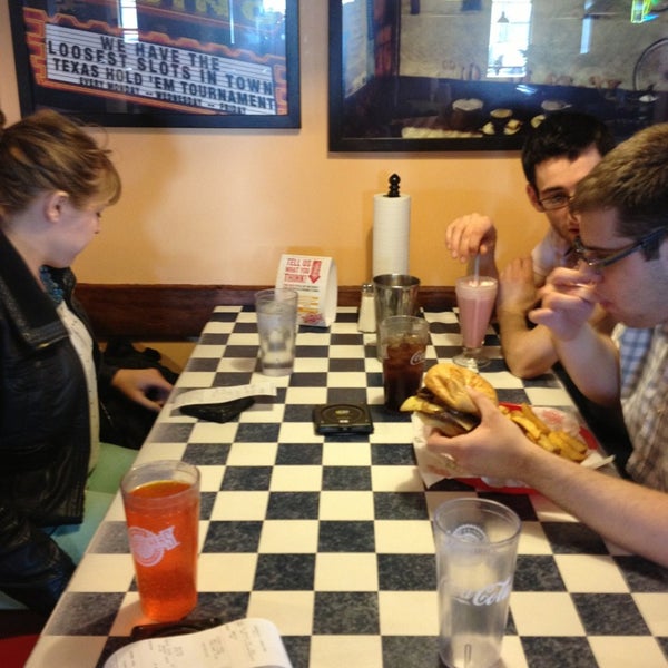Photo taken at Fuddruckers by Kristy R. on 3/29/2013