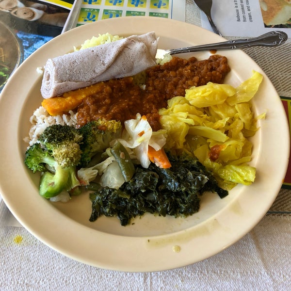 Das Foto wurde bei Queen Sheba Ethopian Restaurant von Jack (kadafi) M. am 8/28/2018 aufgenommen
