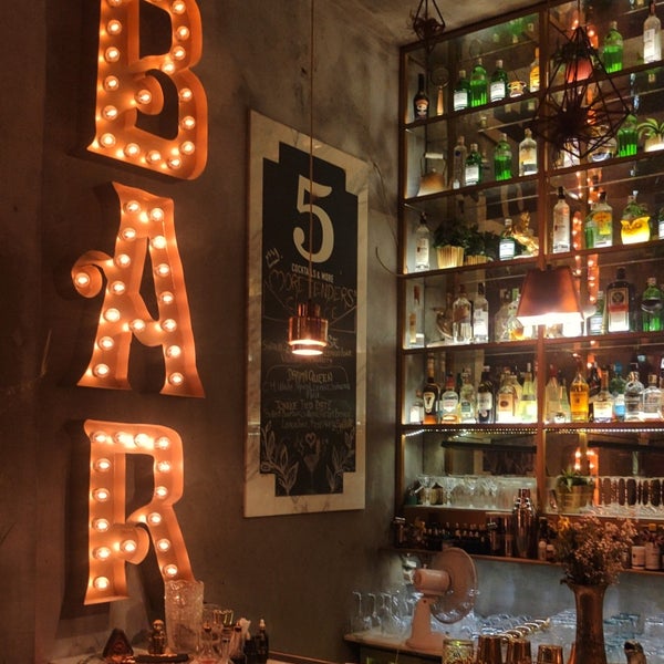 Photo taken at Moretenders&#39; Cocktail Crib by Yaşar on 7/26/2022