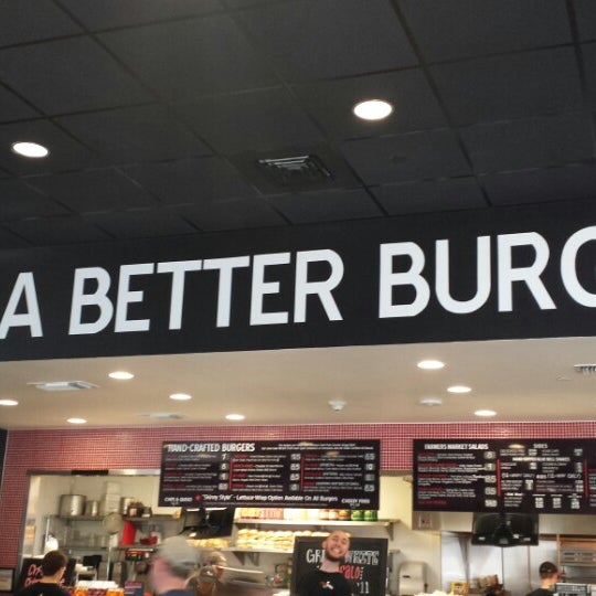 Foto scattata a All Star Burger da Susan H. il 3/23/2014