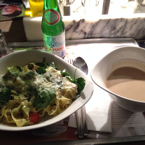 Photo taken at Vapiano by Danna G. on 12/12/2013