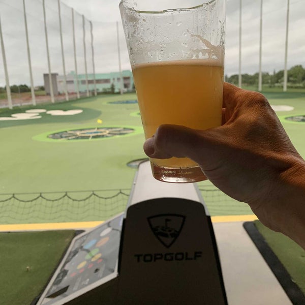 Foto scattata a Topgolf da Randy H. il 9/1/2021