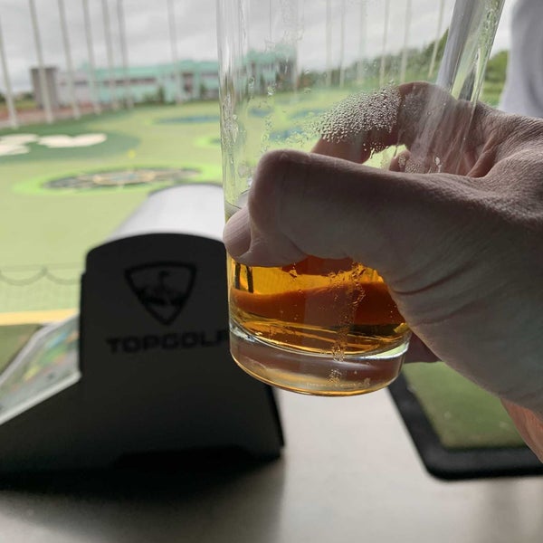 Foto tirada no(a) Topgolf por Randy H. em 9/1/2021