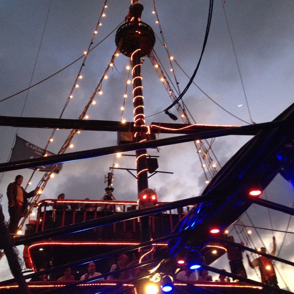 4/14/2013 tarihinde Hilda M.ziyaretçi tarafından Captain Hook Pirate Ship'de çekilen fotoğraf
