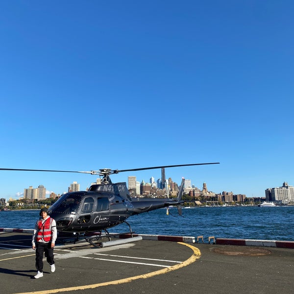 Foto diambil di Liberty Helicopter Tours oleh Sa L S. pada 10/20/2022