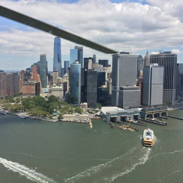 Foto tirada no(a) Liberty Helicopter Tours por Martin G. em 7/26/2017