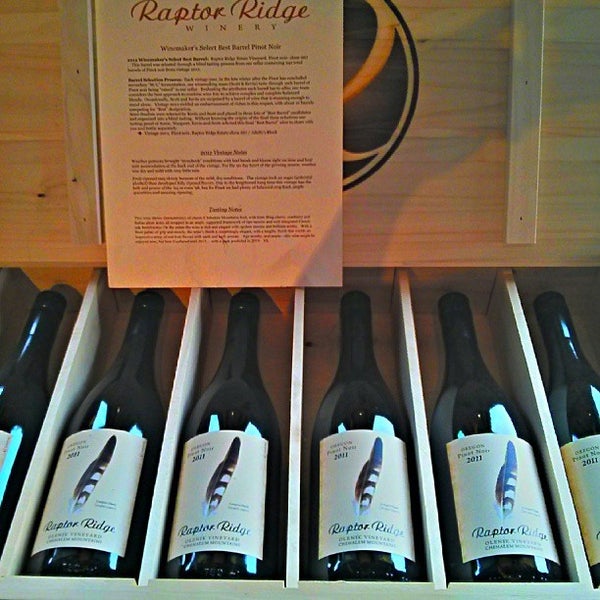 รูปภาพถ่ายที่ Raptor Ridge Winery โดย Kiat 明. เมื่อ 8/25/2013