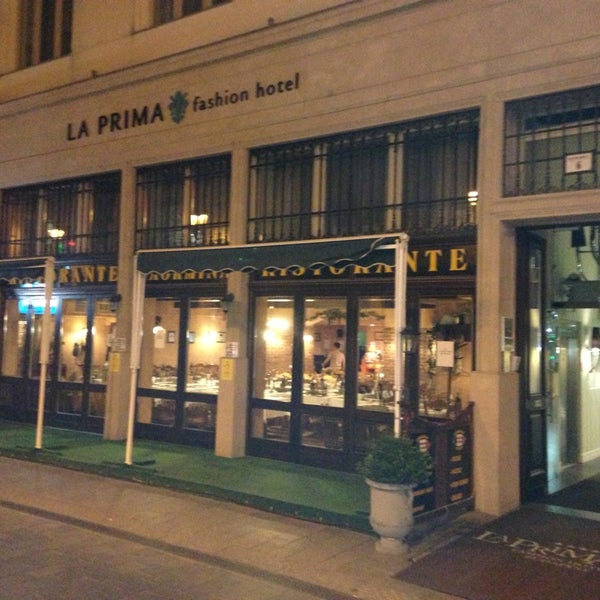รูปภาพถ่ายที่ La Prima Fashion Hotel Budapest โดย Mykola S. เมื่อ 6/29/2013