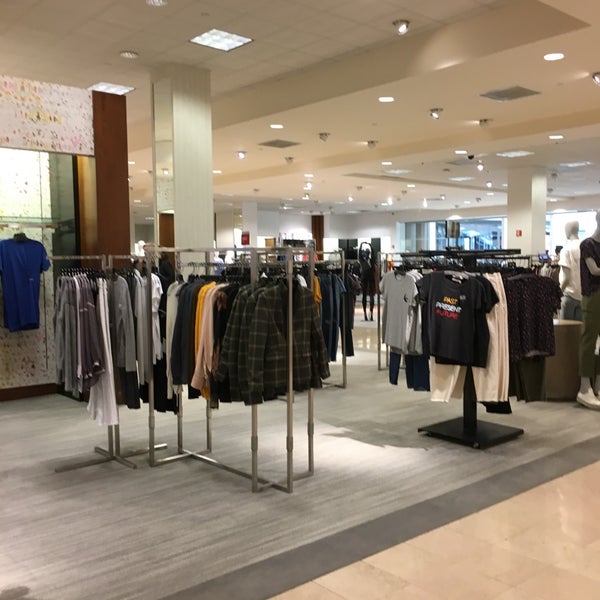 CHANEL at NEIMAN MARCUS - 20 visitors CHANEL at NEIMAN MARCUS - 20 visitors