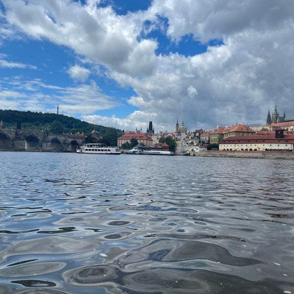 Снимок сделан в Prague Venice Boat Trips - Pražské Benátky пользователем Alanoud . 7/10/2022