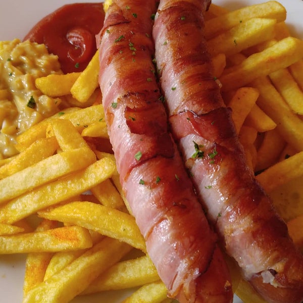 Went with wurst wrapped in bacon and filled with creamy cheese. It was really tasty and filling!