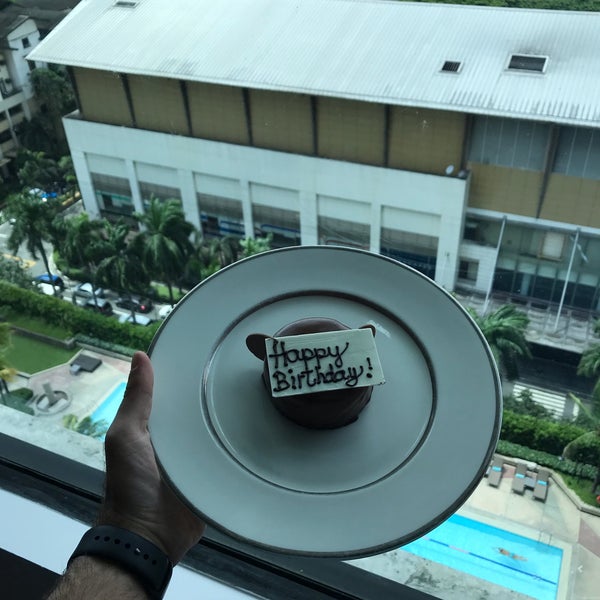 Foto scattata a New World Makati Hotel da Turki il 8/14/2019