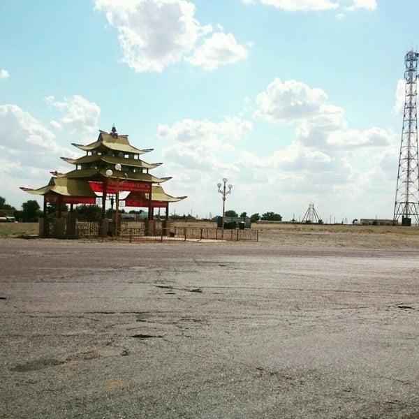 Комсомольский калмыкия. Комсомольский калмыкия комсомольский. Республика калмыкия поселок комсомольский. Калмыкия черноземельский район поселок. Нарын худук черноземельский район.