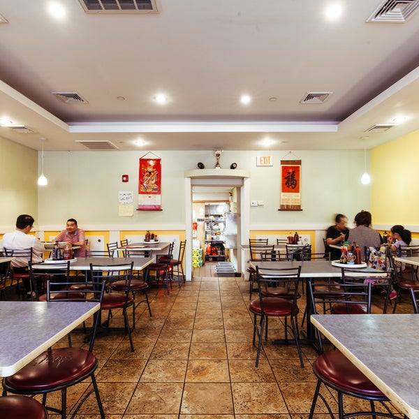รูปภาพถ่ายที่ New Dong Khanh Restaurant โดย New Dong Khanh Restaurant เมื่อ 8/22/2018