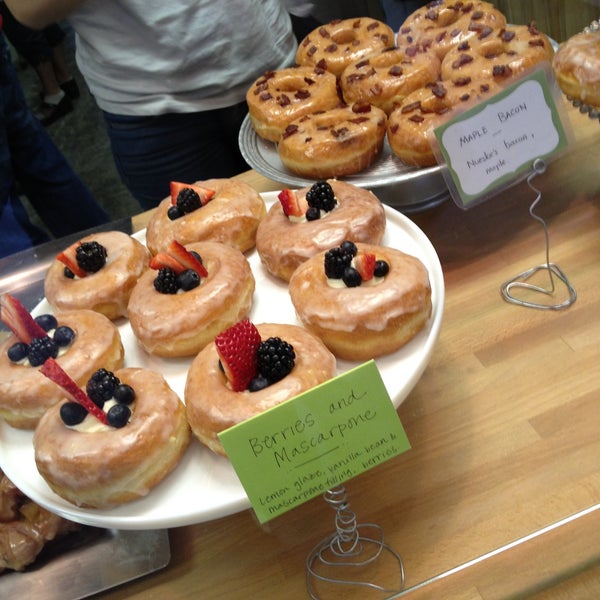 4/14/2013 tarihinde Zan E.ziyaretçi tarafından Glazed Gourmet Doughnuts'de çekilen fotoğraf
