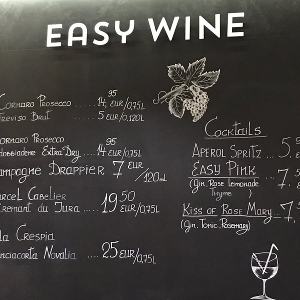 Foto tirada no(a) Easy Wine por Galina D. em 10/22/2017