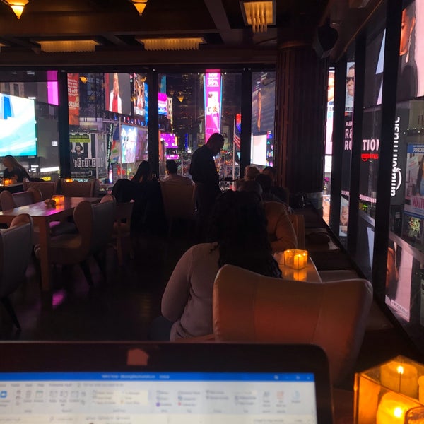 11/13/2019にDC G.がR Lounge at Two Times Squareで撮った写真