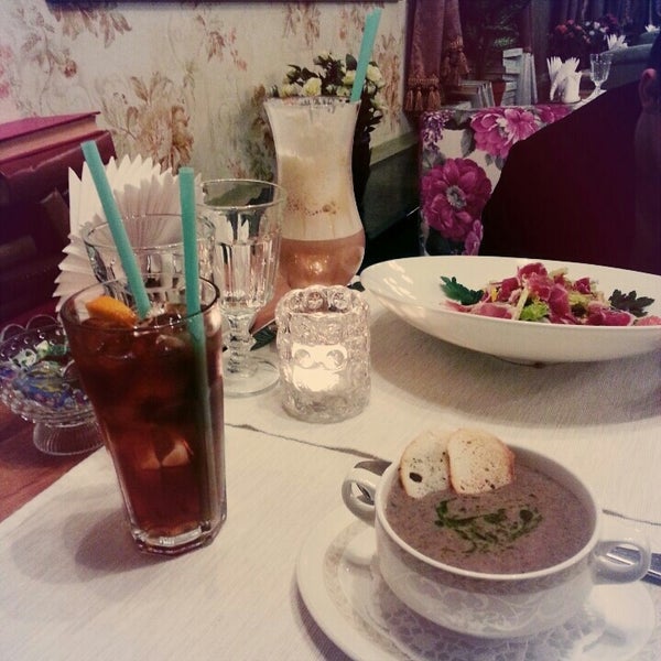 Foto diambil di Ресторан &quot;Комарово&quot; oleh Аnna pada 4/23/2014