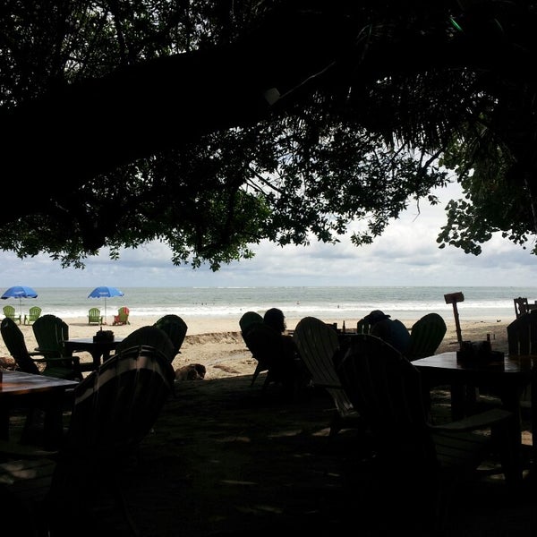 รูปภาพถ่ายที่ La Vela Latina Beach Bar โดย Catalina A. เมื่อ 9/1/2013