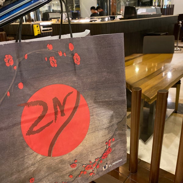 Foto diambil di Zn Restaurant oleh nas🖤 pada 9/25/2020