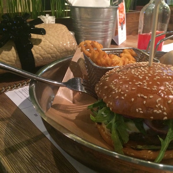 1/3/2015 tarihinde Anna T.ziyaretçi tarafından Ketch Up Burgers'de çekilen fotoğraf