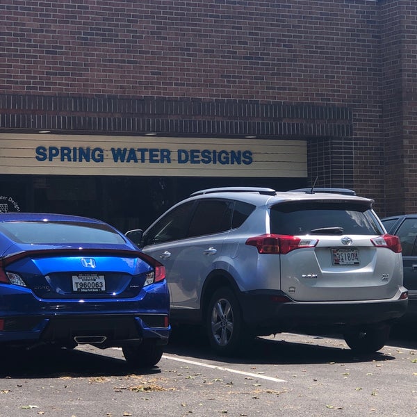 Foto tirada no(a) Spring Water Designs Quilting por Karen T. em 6/3/2019