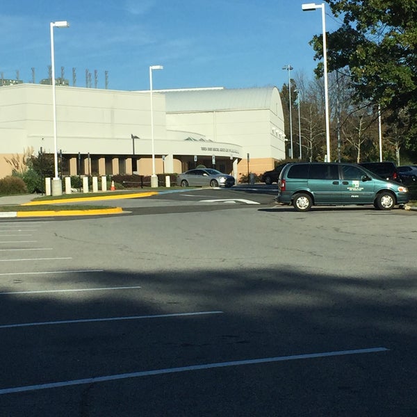 Glenarden/Theresa Banks Memorial Aquatic Center Swimming Pool