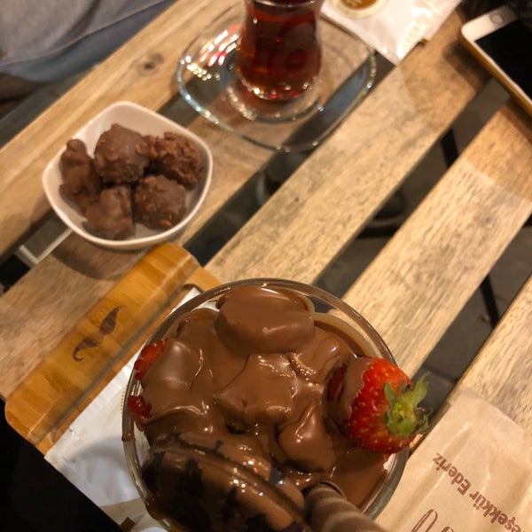 11/17/2020에 Nihan Y.님이 Çikolatacı Aziz Bey에서 찍은 사진