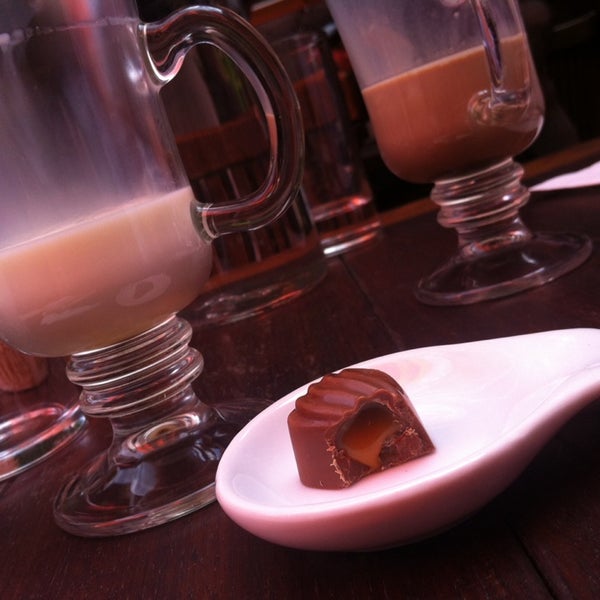 7/5/2014 tarihinde Ellen Carol M.ziyaretçi tarafından Chokolat Chocolateria'de çekilen fotoğraf
