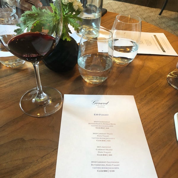Foto tirada no(a) Girard Winery Tasting Room por Lauren P. em 1/1/2019
