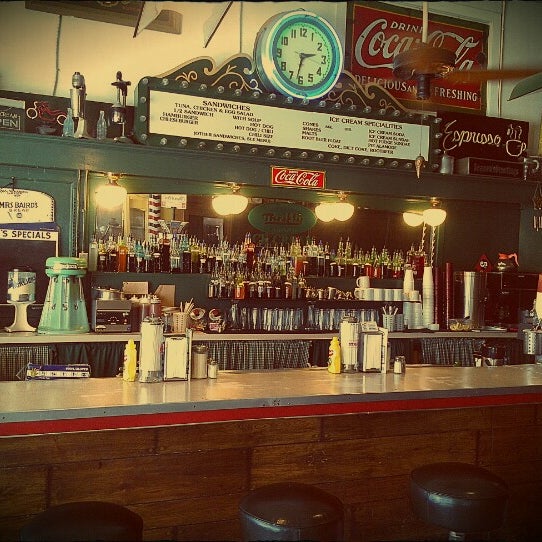Foto diambil di MacAlpine&#39;s Diner and Soda Fountain oleh Paul G. pada 10/7/2012