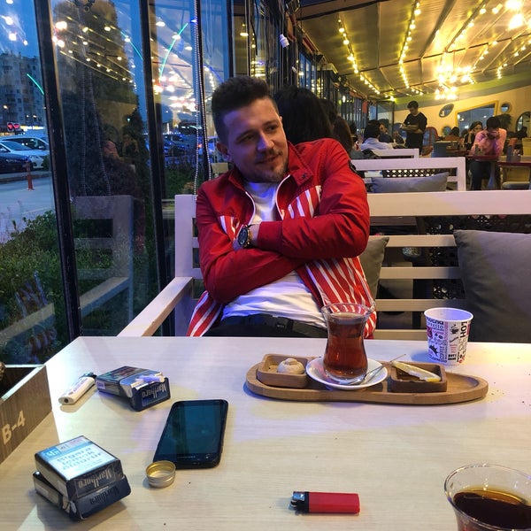 รูปภาพถ่ายที่ The Hunger Cafe &amp; Brasserie โดย Aslan Kalabalık เมื่อ 4/15/2019