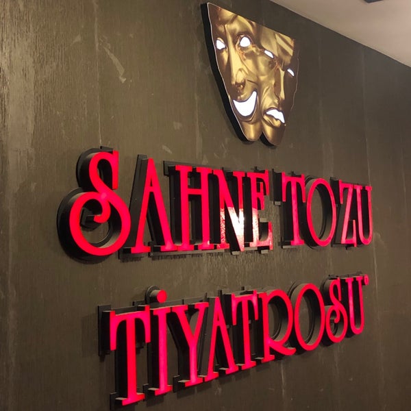 3/30/2019에 Hanniq35님이 Sahne Tozu Tiyatrosu Haldun DORMEN Sahnesi에서 찍은 사진
