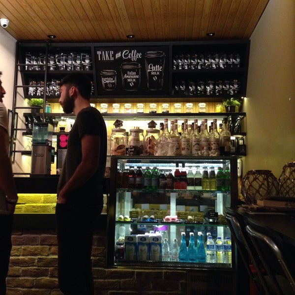 9/13/2016에 İbrahim님이 Lungo Espresso Bar에서 찍은 사진