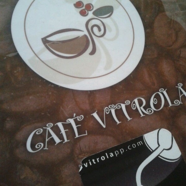 Foto diambil di Café Vitrola oleh Bia F. pada 3/14/2013