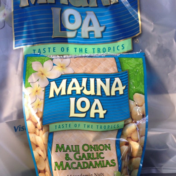 Photo taken at Mauna Loa Macadamia Nut Visitor Center by Patrícia T. on 12/16/2014