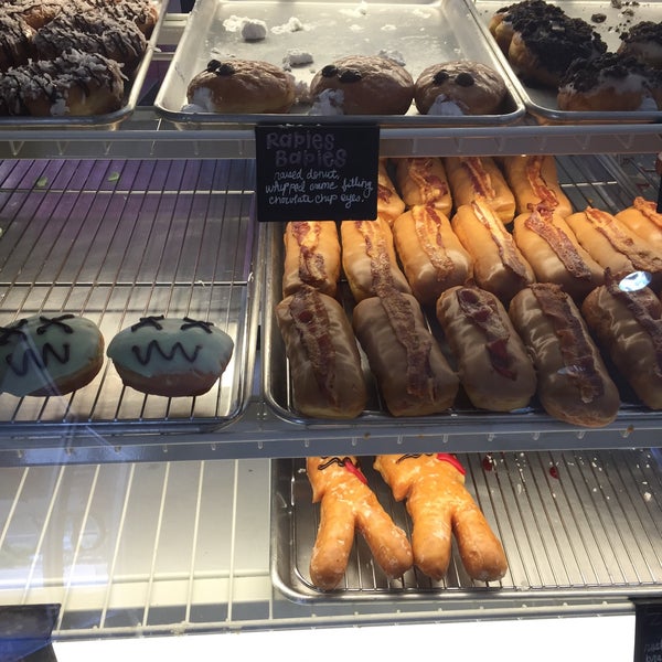 8/8/2015 tarihinde David L.ziyaretçi tarafından Zombee Donuts'de çekilen fotoğraf