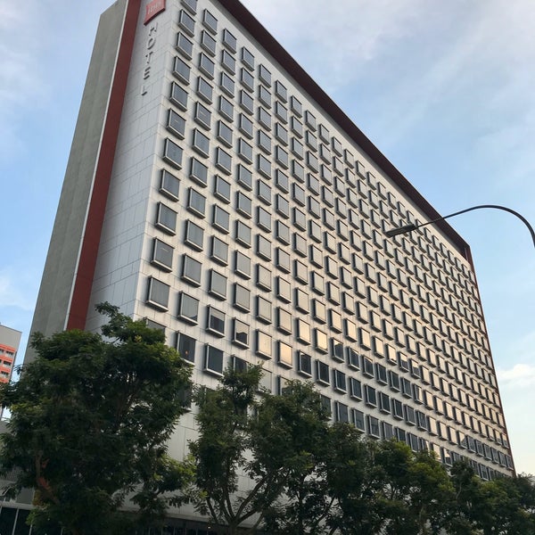 Photo taken at ibis Singapore on Bencoolen by Mon L. on 11/9/2019