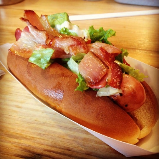 9/15/2012에 Hoff님이 Bark Hot Dogs에서 찍은 사진