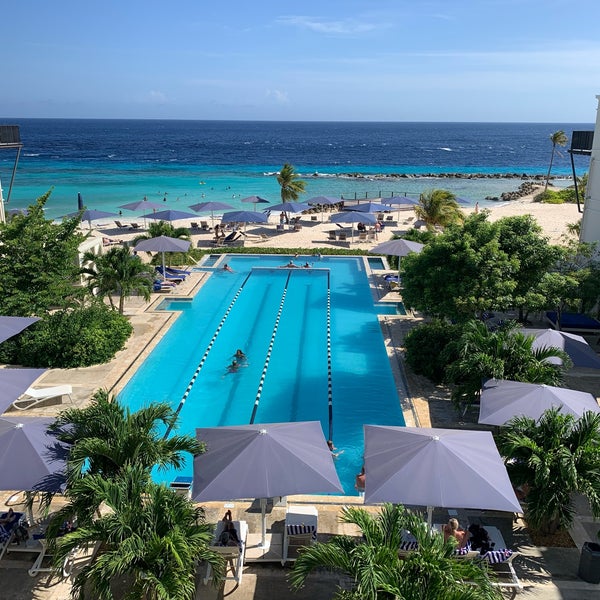 รูปภาพถ่ายที่ Curaçao Marriott Beach Resort &amp; Emerald Casino โดย Richard เมื่อ 7/18/2021